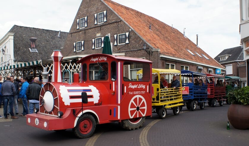 Het treintje rijdt ook weer rond voor een vrolijk ritje door het dorp. Foto: PR