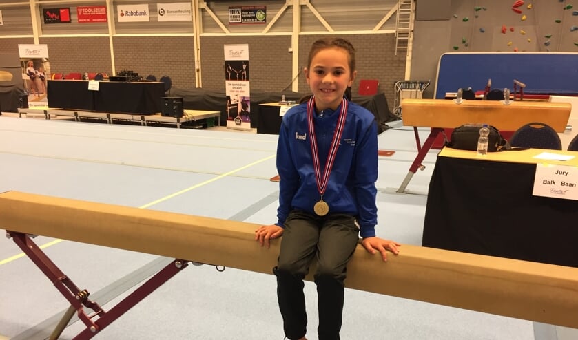 Laura Barendregt met haar gouden medaille. Foto: Rosaly Kolthof