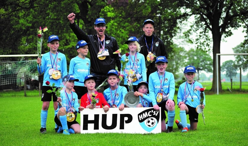 De kampioenen van de zesde klasse 06: HMC '17 JO11-2! Foto: Nancy Hahné