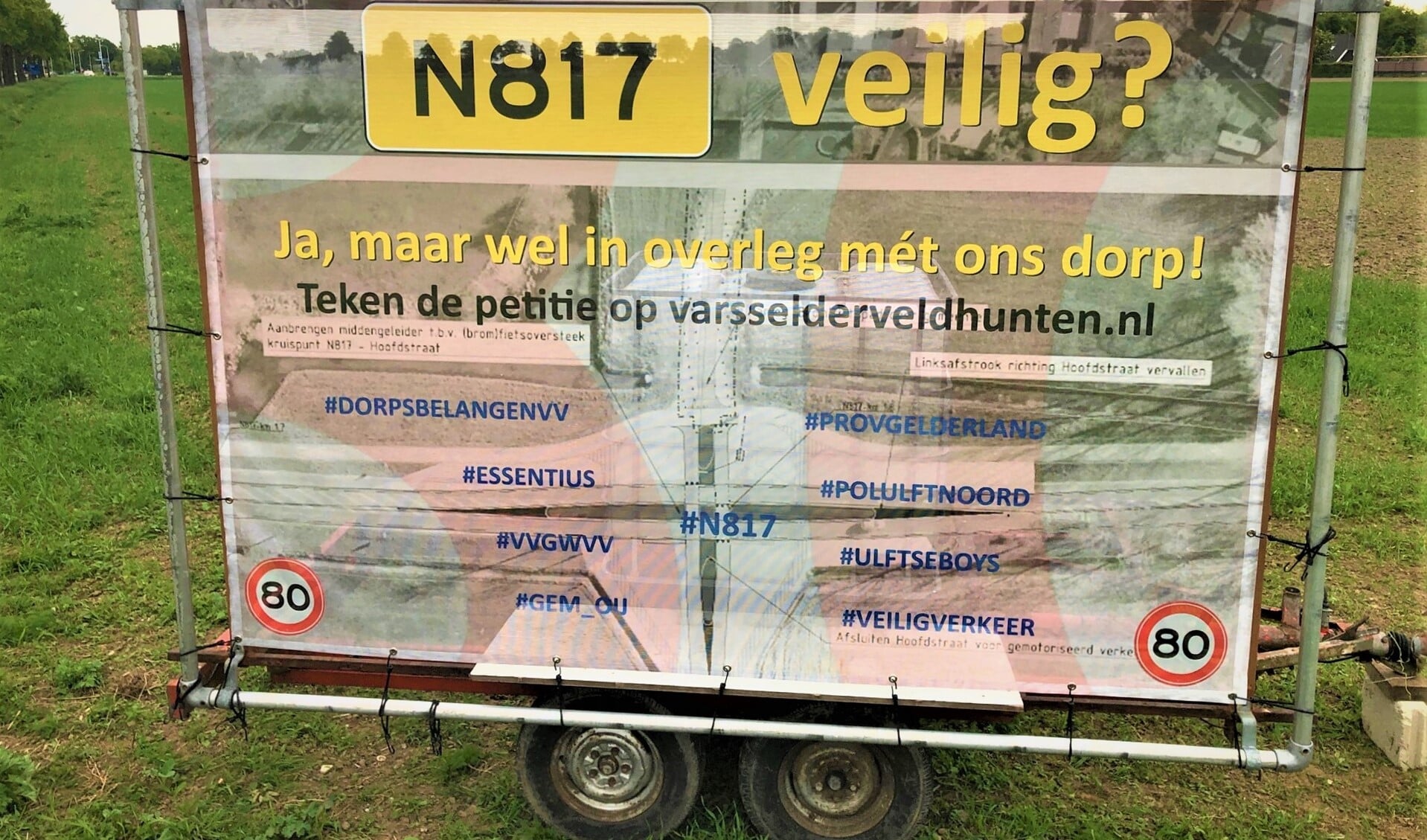 VDVV heeft protestbord laten maken en afgelopen week geplaatst aan begin Hoofdstraat.  Foto: PR Vereniging Dorpsbelangen Varsselder-Veldhunten