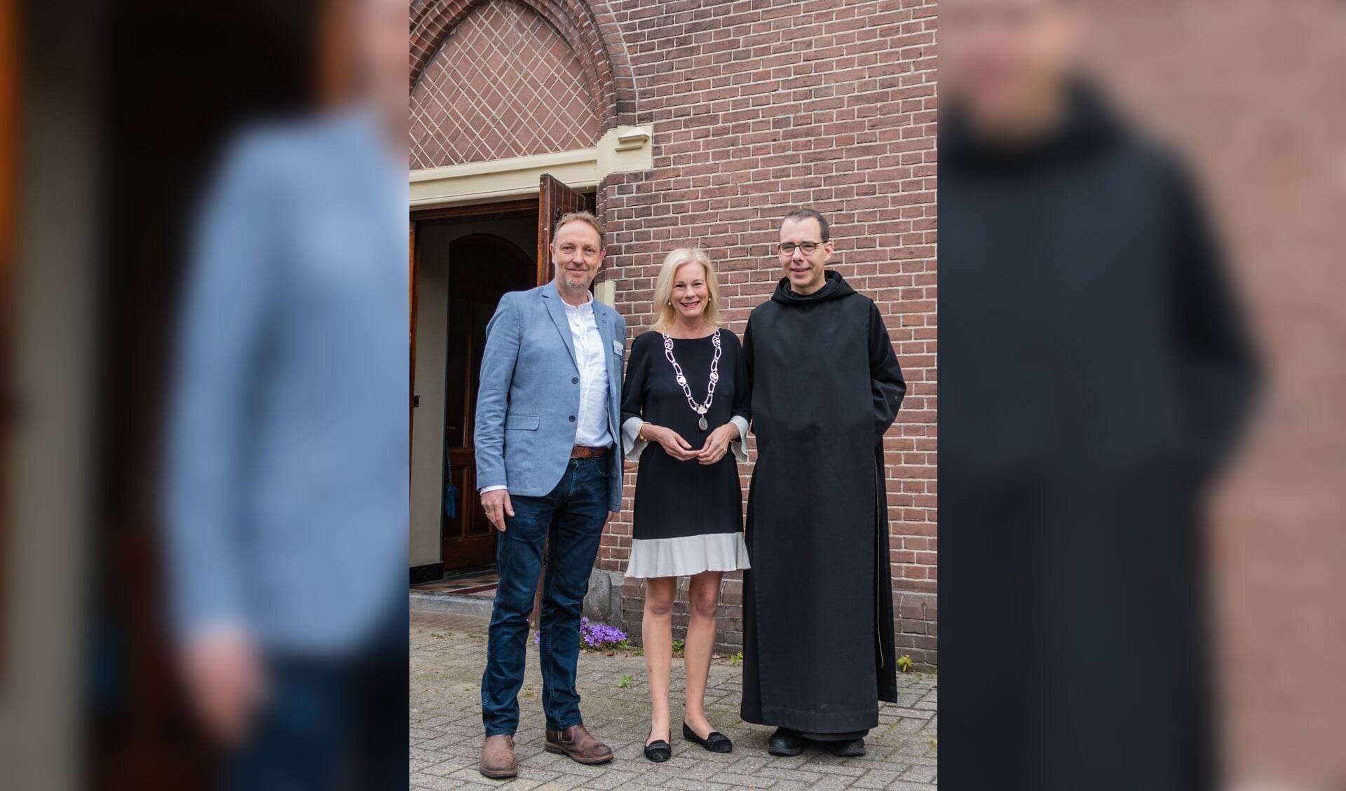 V.l.n.r.: Ds. Ronald Heins, burgemeester Annemieke Vermeulen, monnik en theoloog Thomas Quartier. Foto: Henk Derksen