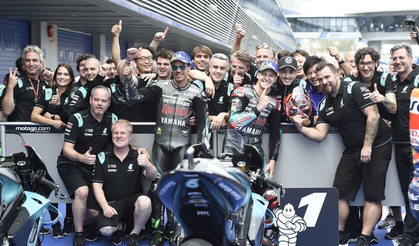 Blijde gezichten bij Hartelman uiterst links met onder andere Quartararo en Morbidelli. Foto: Petronas Yamaha SRT/Gareth Harford