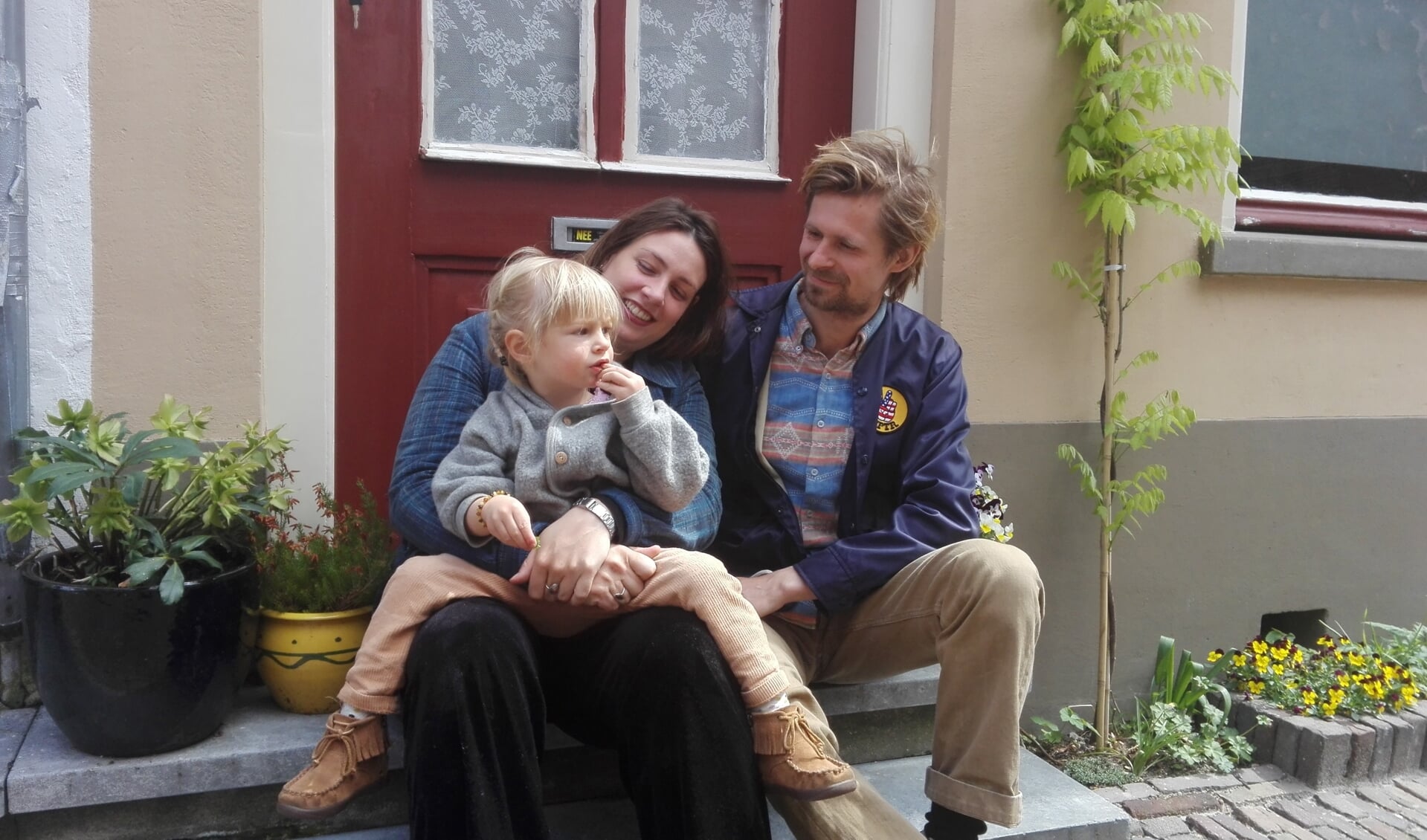 Claudia en Sebastian met hun dochtertje Isa. Foto: Mirjam van Biemen