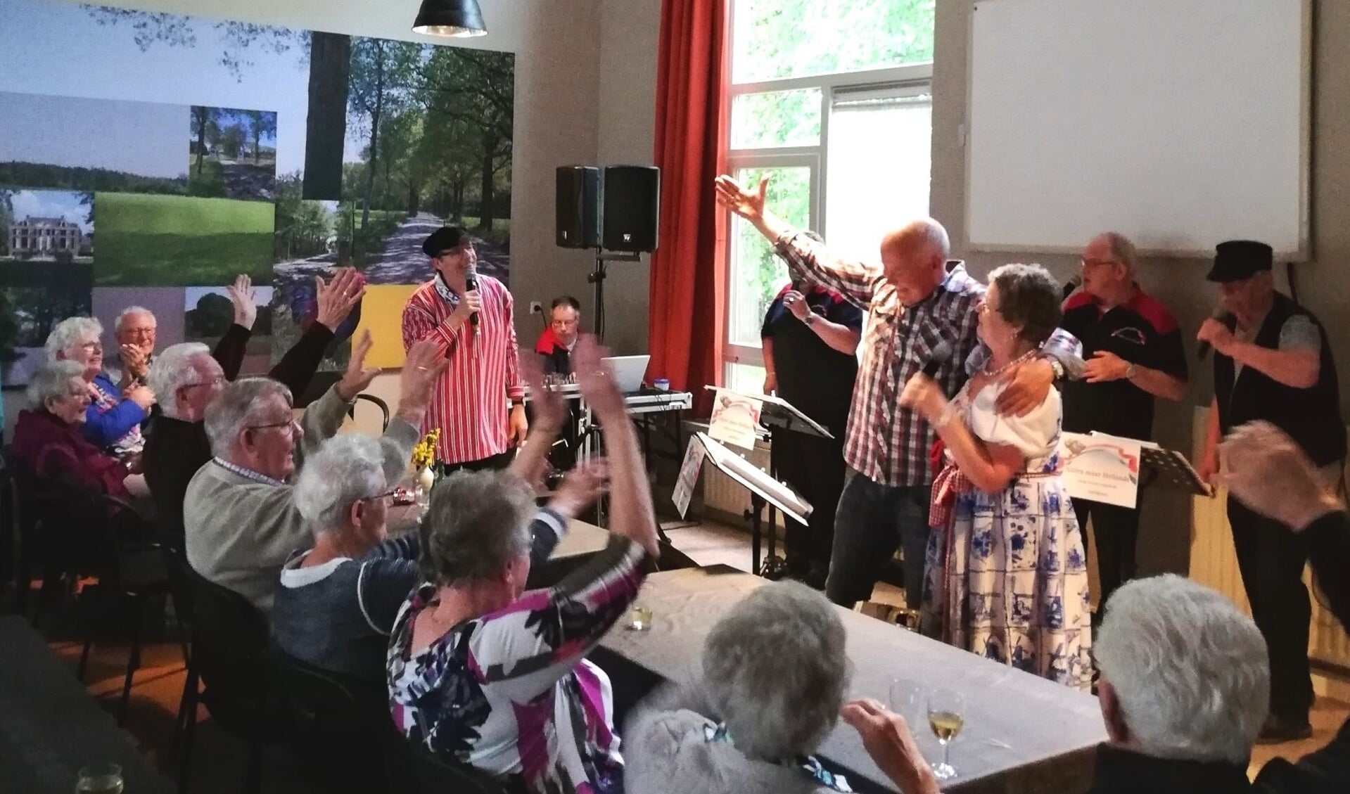 'Alleen maar Hollands' maakt er een feestje van in Buurthuis Varssel. Foto: PR