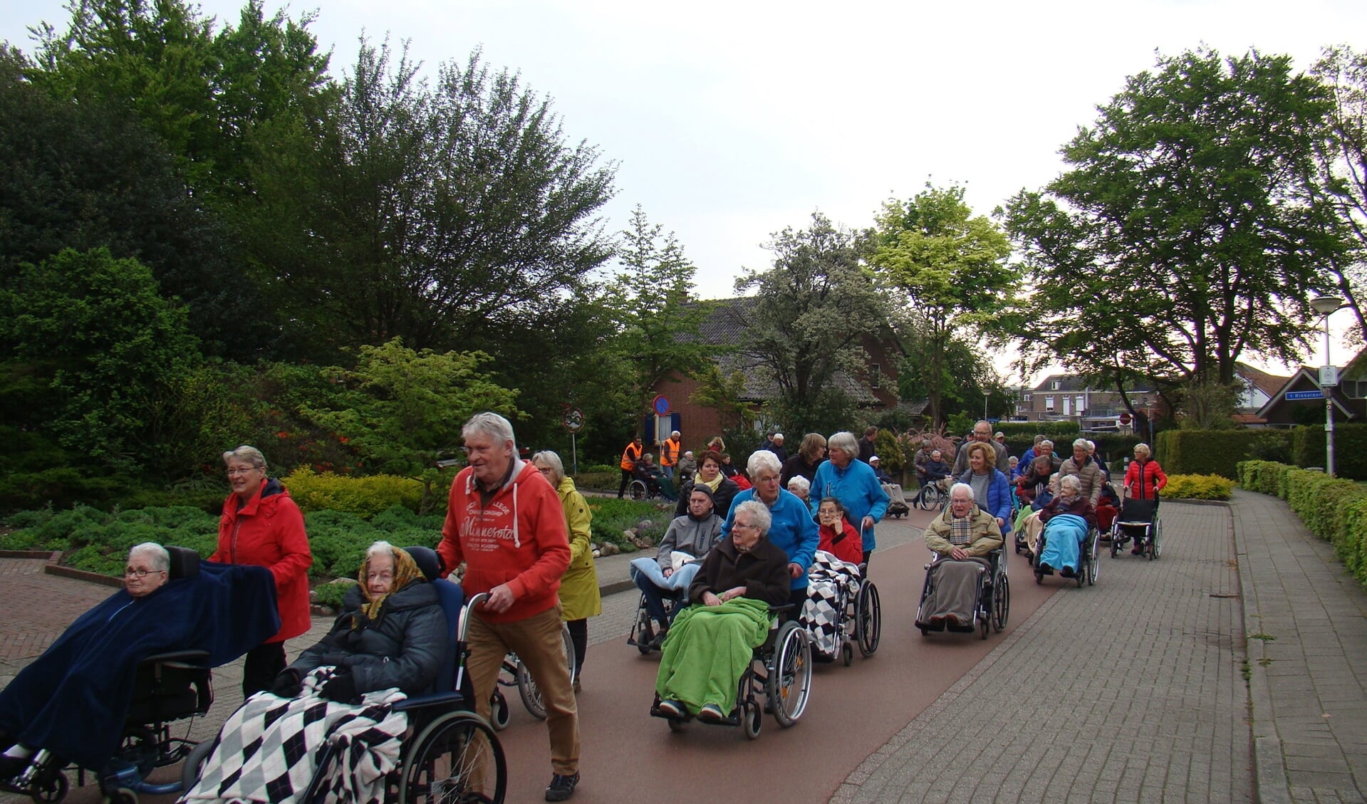 Het was wel fris maar met een dikke jas aan even een frisse neus halen en de wind door de haren voelen vond men heerlijk. Foto: PR