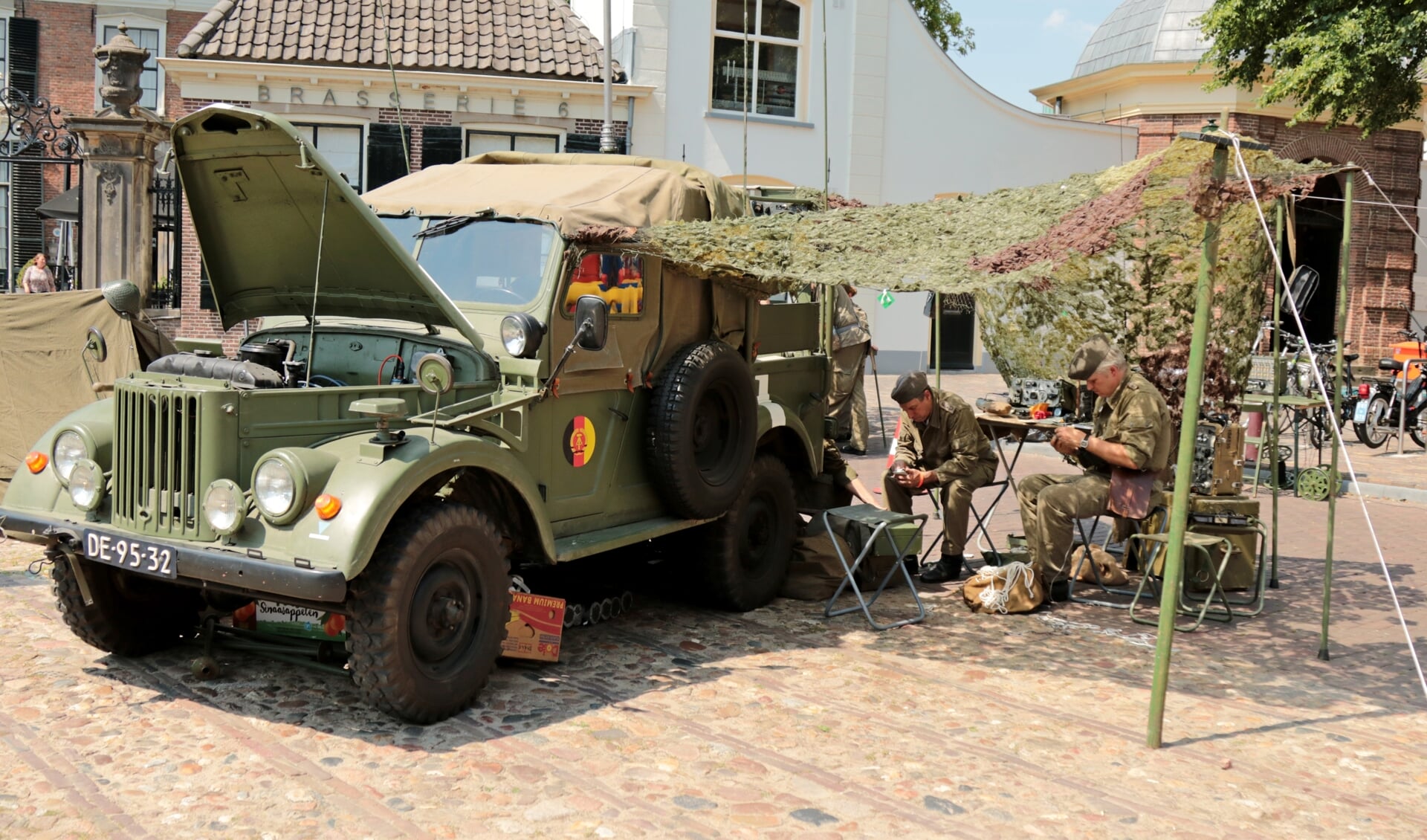 Er staan verschillende militaire voertuigen en er komt een re-enactment groep. Foto: Achterhoekfoto.nl/Marja Sangers-Bijl