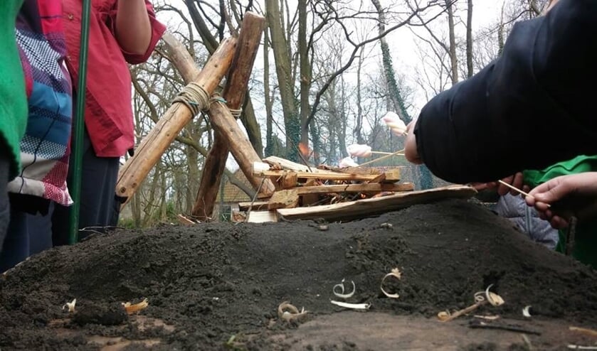 Vuur maken hoort er bij, bij de scouting. Foto: PR