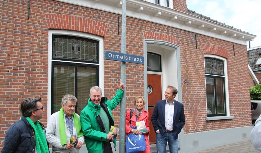 Henk Jan Ormel (midden) op campagne in de Ormelstraat. Foto: Lydia ter Welle