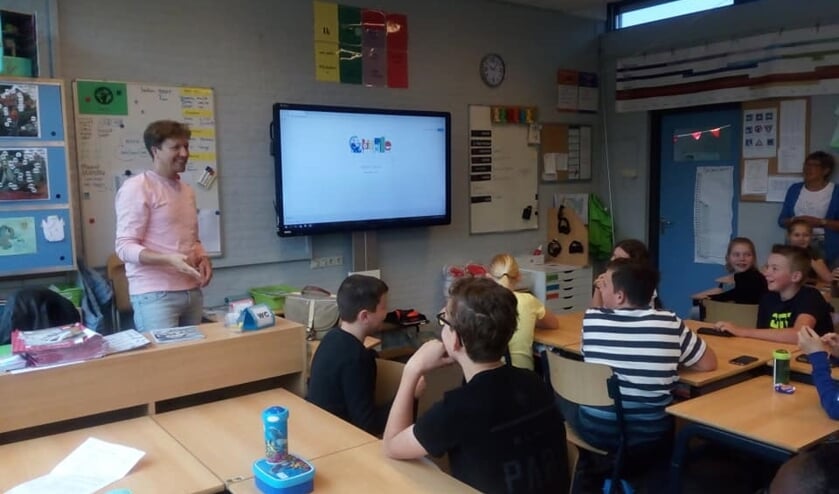 Klaas tijdens de gastles in groep 8a. Foto: PR