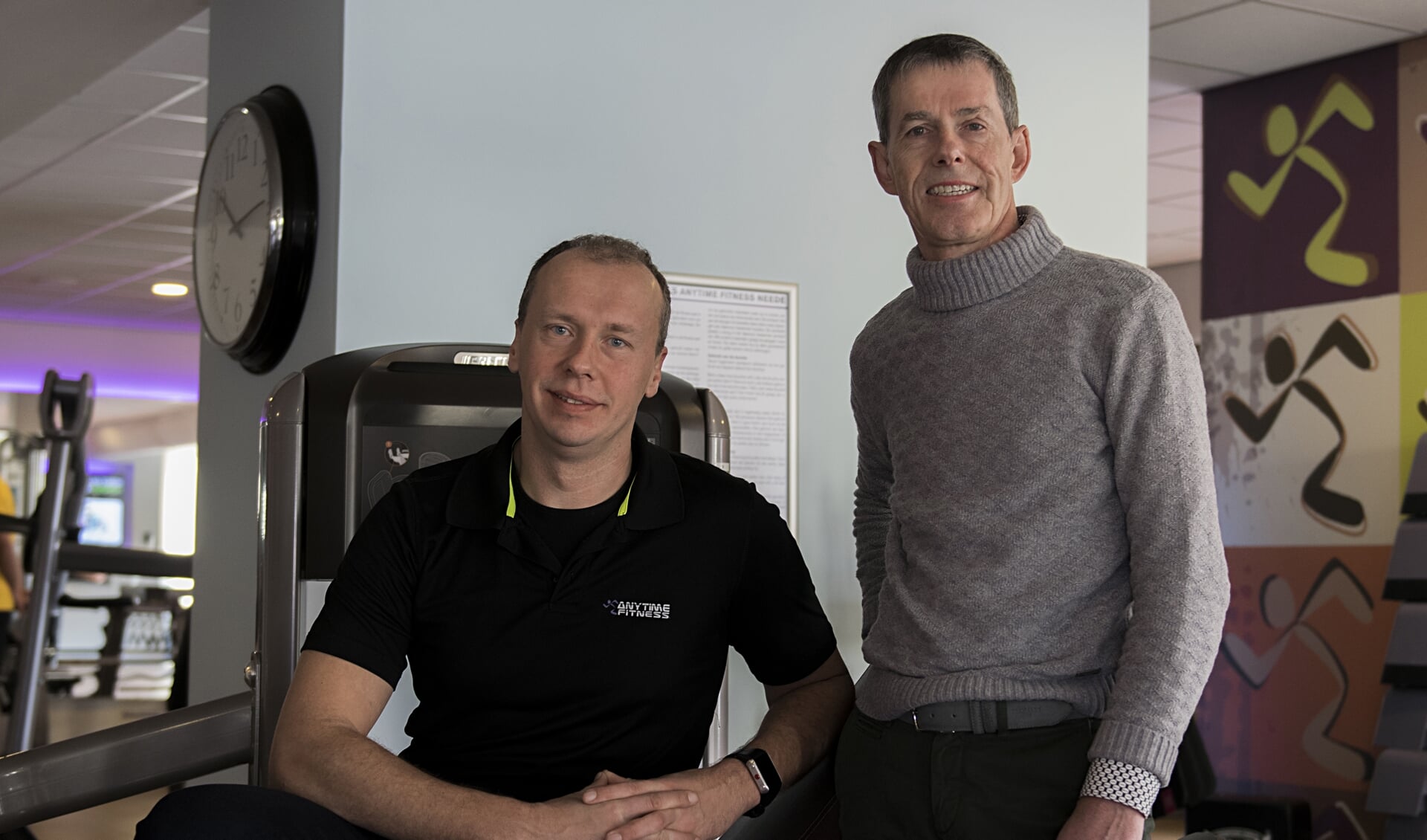 Any Time Fitness Neede eigenaar John Kolthoff (rechts) en clubmanager/personal trainer Martijn Lievestro