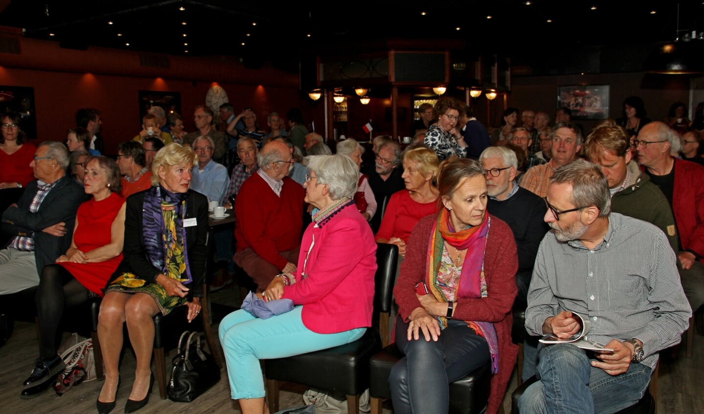 Veel belangstelling voor de Franstalige lezing over 100 jaar Citroën. Foto: Liesbeth Spaansen