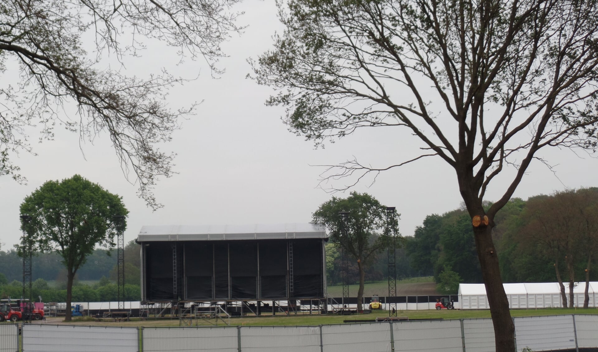 Zondag heerste er nog een serene rust op het terrein waar donderdag Normaal optreedt. Foto: Jan Hendriksen