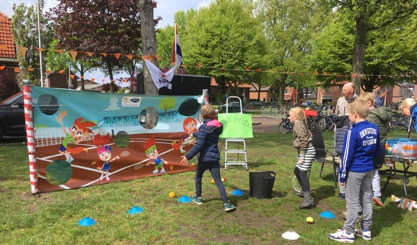 Tennisspelletjes op Koningsdag. Foto: PR Het Elderink