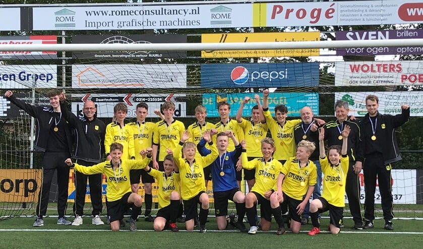 Het kampioenteam van VV Ruurlo JO15-1. Foto: PR