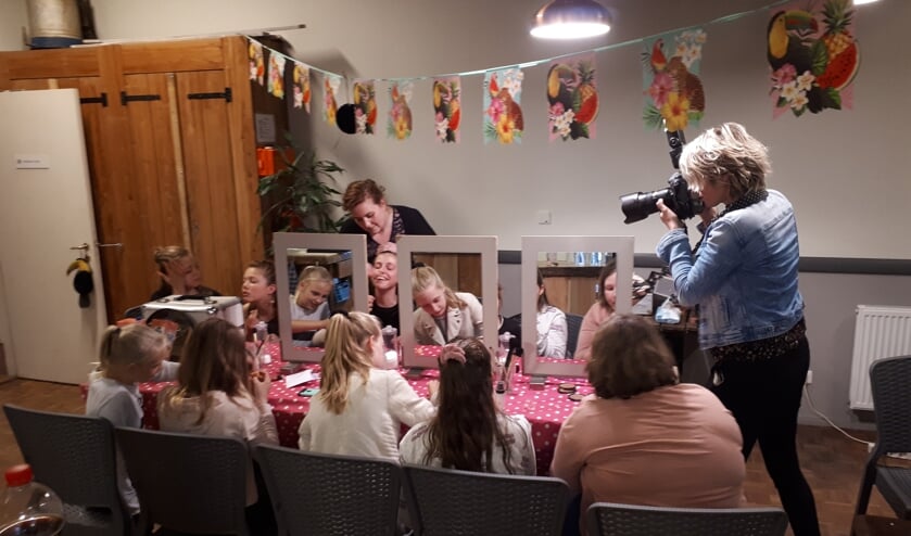 Het was een gezellige boel bij De Ahof tijdens de meidenavond. Foto: PR