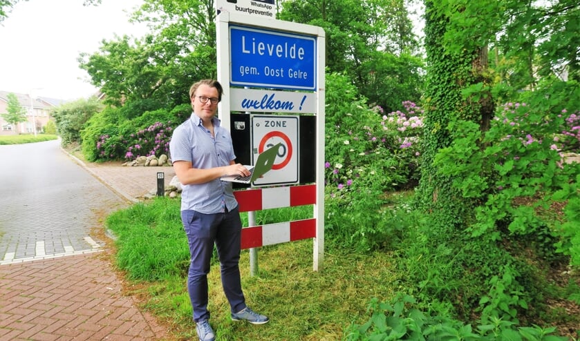 Ambassadeur Rik Wamelink zet zich in voor de glasvezelcampagne. Foto: Theo Huijskes