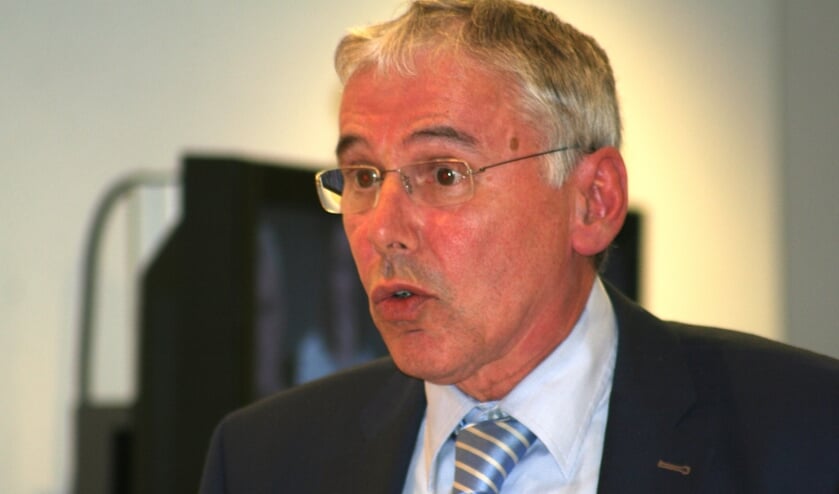Wethouder Bonsen verdedigt het raadsvoorstel over de sloop van het Rabogebouw. Foto: Kyra Broshuis