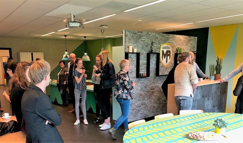 De Huiskamer is verdeeld in kleurvakken om de verschillende gebruiksgebieden aan te geven. Foto: Marianum