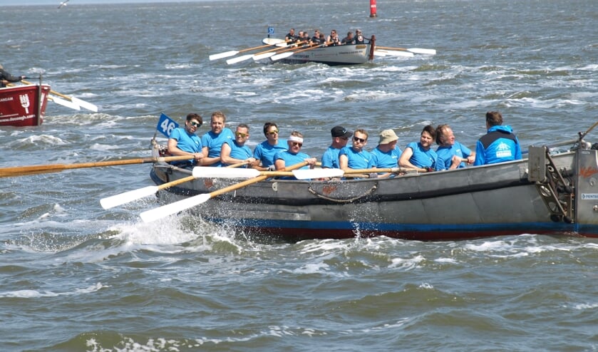 Het team van Pentair deed op 31 mei mee met de jaarlijkse sloeproeirace van Harlingen naar Terschelling en behaalde de 85e plek. Foto: PR Pentair
