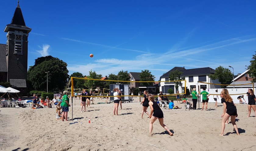 Sfeerbeeld van het Marvo Beachvolleybaltoernooi. Foto: PR