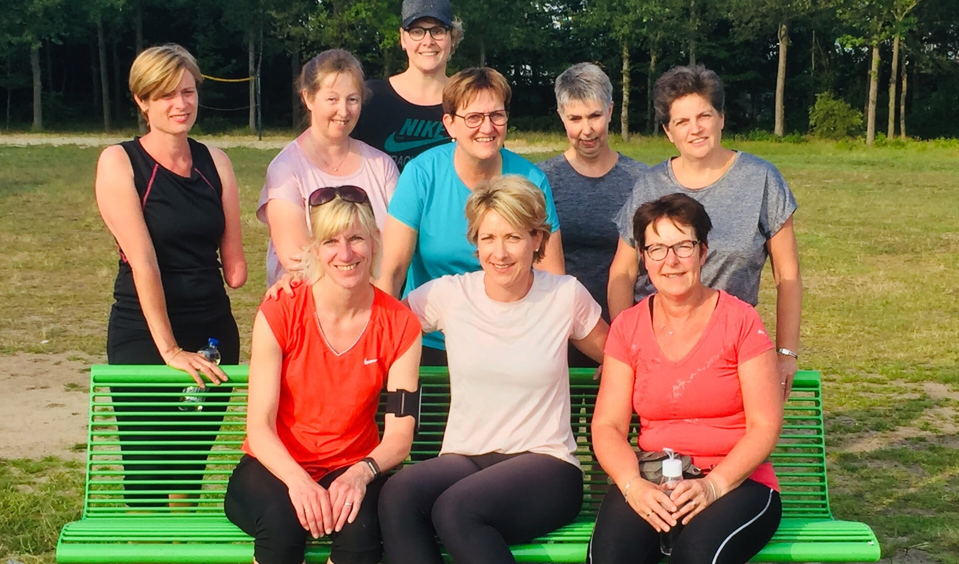 Een deel van het team van Food Move Balance, met in het midden zittend coach Mariska Grevers. Foto: Liesbeth Greven