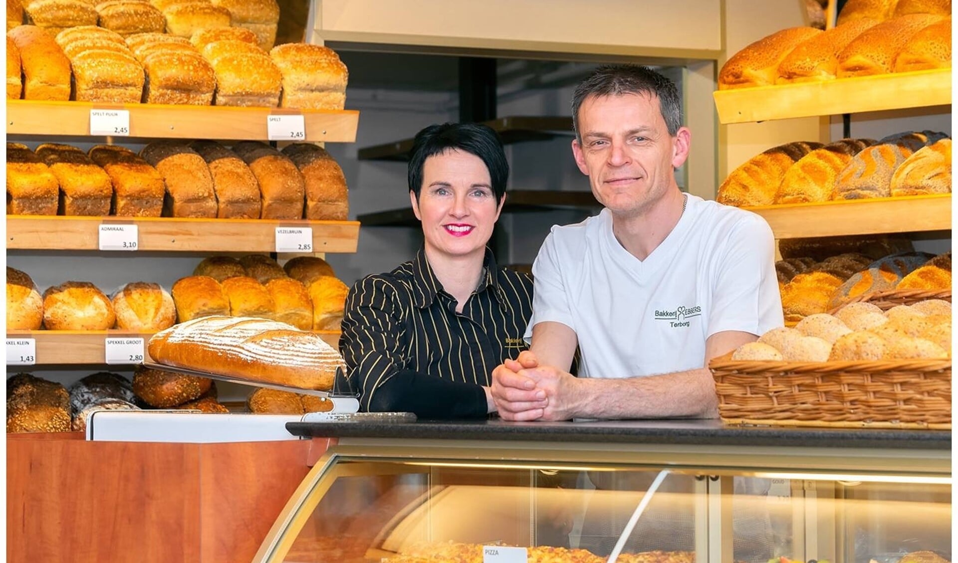 Maurice en Hanny Ebbers in hun bakkerswinkel in Terborg. Foto: Stan Bouman