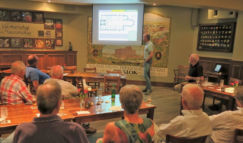 Koen Klein Tuente tijdens zijn presentatie over ‘Museum 1627’ tijdens de jaarvergadering van BVG. Foto: Theo Huijskes