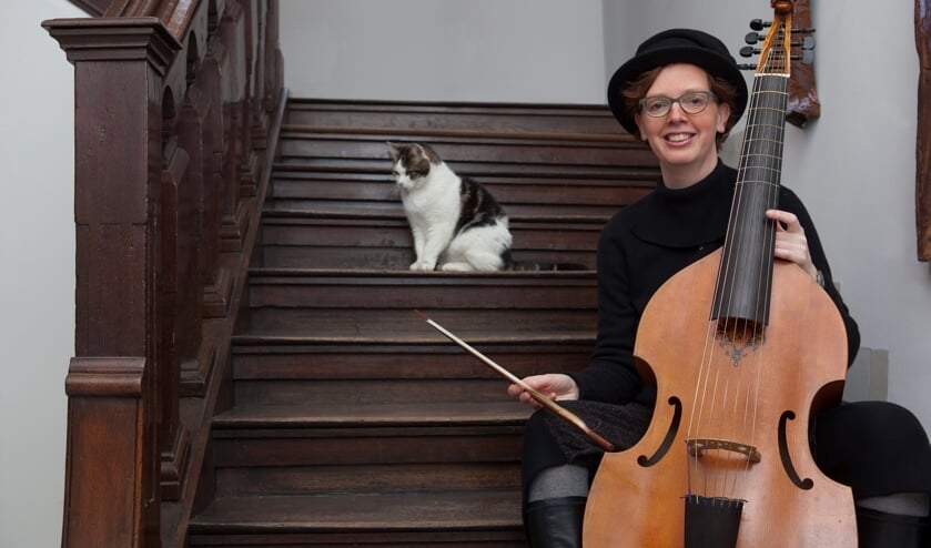 Marike Tuin speelt in de Kapel van Bronkhorst. Foto: Peter Beemsterboer.