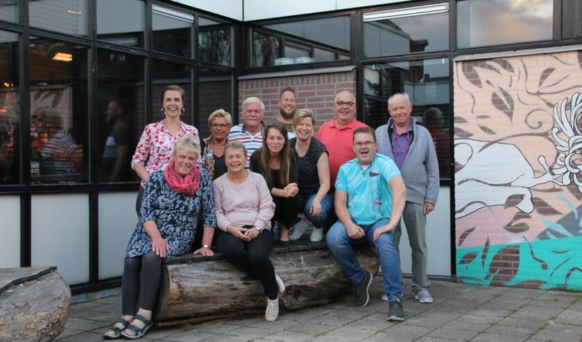 Het bestuur en een aantal vrijwilligers. Foto: Annekée Cuppers