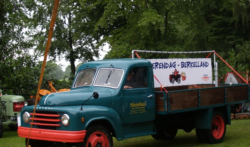 De organisatie roept bezitters van oldtimers op om mee te rijden. Foto: PR