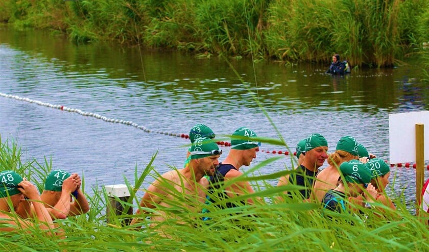 Te water voor de Zwemtocht Oude IJssel. Foto: Bernhold Nijland