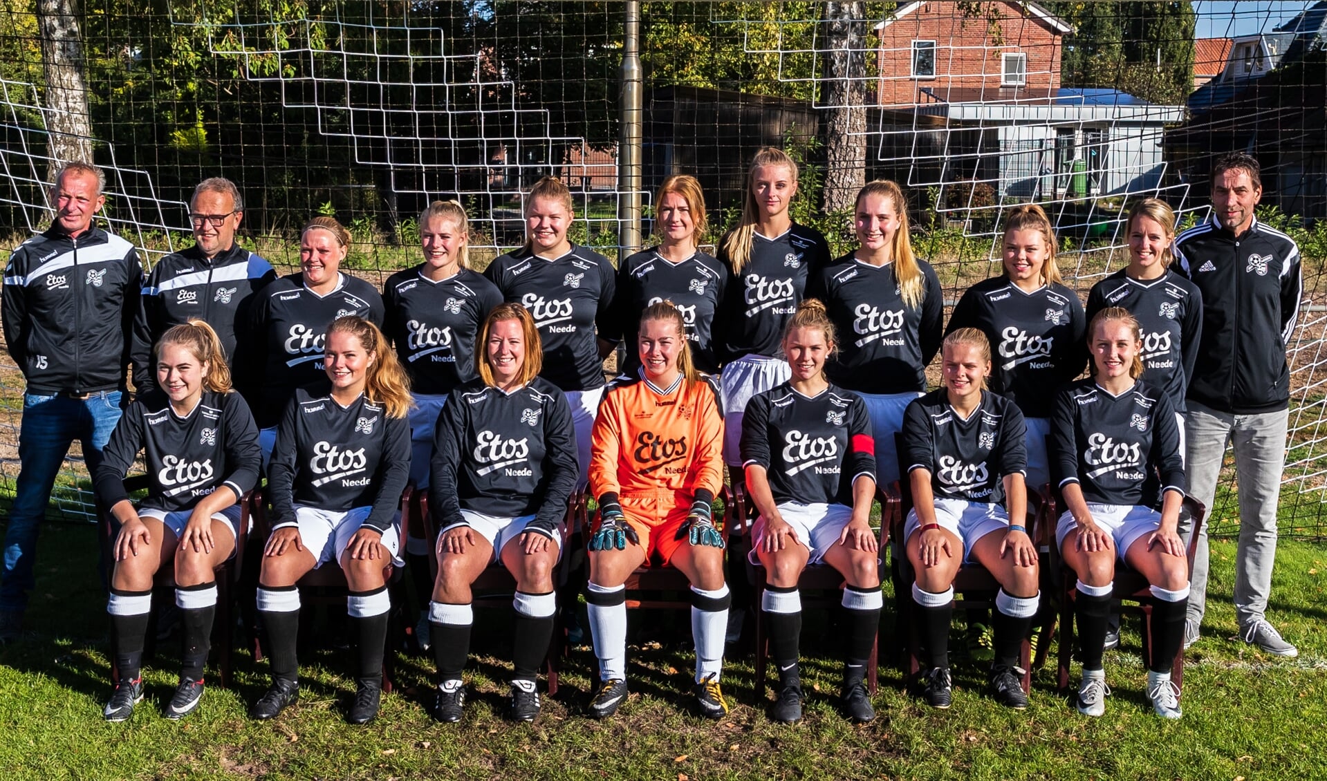Het Vrouwen-1-elftal van Sportclub Neede. Foto: Marcel ter Bals