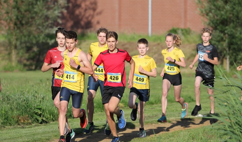 De kop van de 2,2 kilometer in actie. Foto: Dick Lubbers