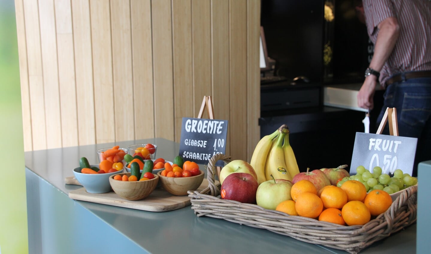 Groente en fruit prominent op de balie. Foto: Annekée Cuppers