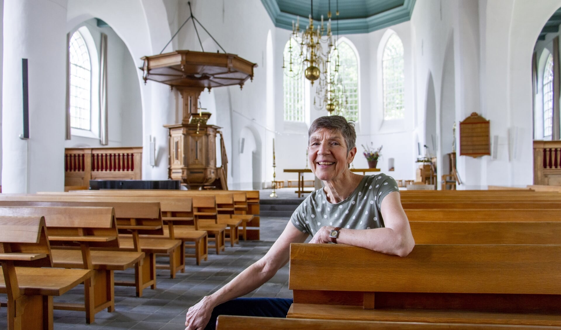 Ds. Fini van Zoelen in de Remigiuskerk in Steenderen. Foto: Liesbeth Spaansen