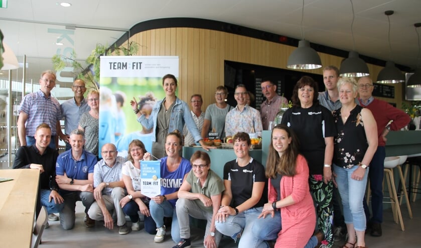 Aantal bestuursleden en medewerkers van de Hamaland-kantine met Michiel Krabbenborg (linksonder), Désirée Holtstege (midden staand), Loes Lageschaar (met medaille) en Jorien Wopereis (rechtsonder). Foto: Annekée Cuppers