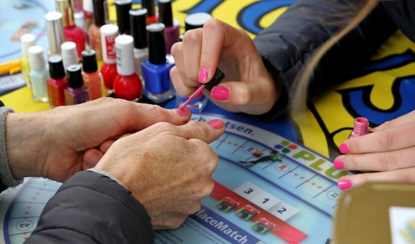 Ook bij de Quintusloop werden vele nagels gelakt. Foto: Achterhoekfoto.nl/Liesbeth Spaansen