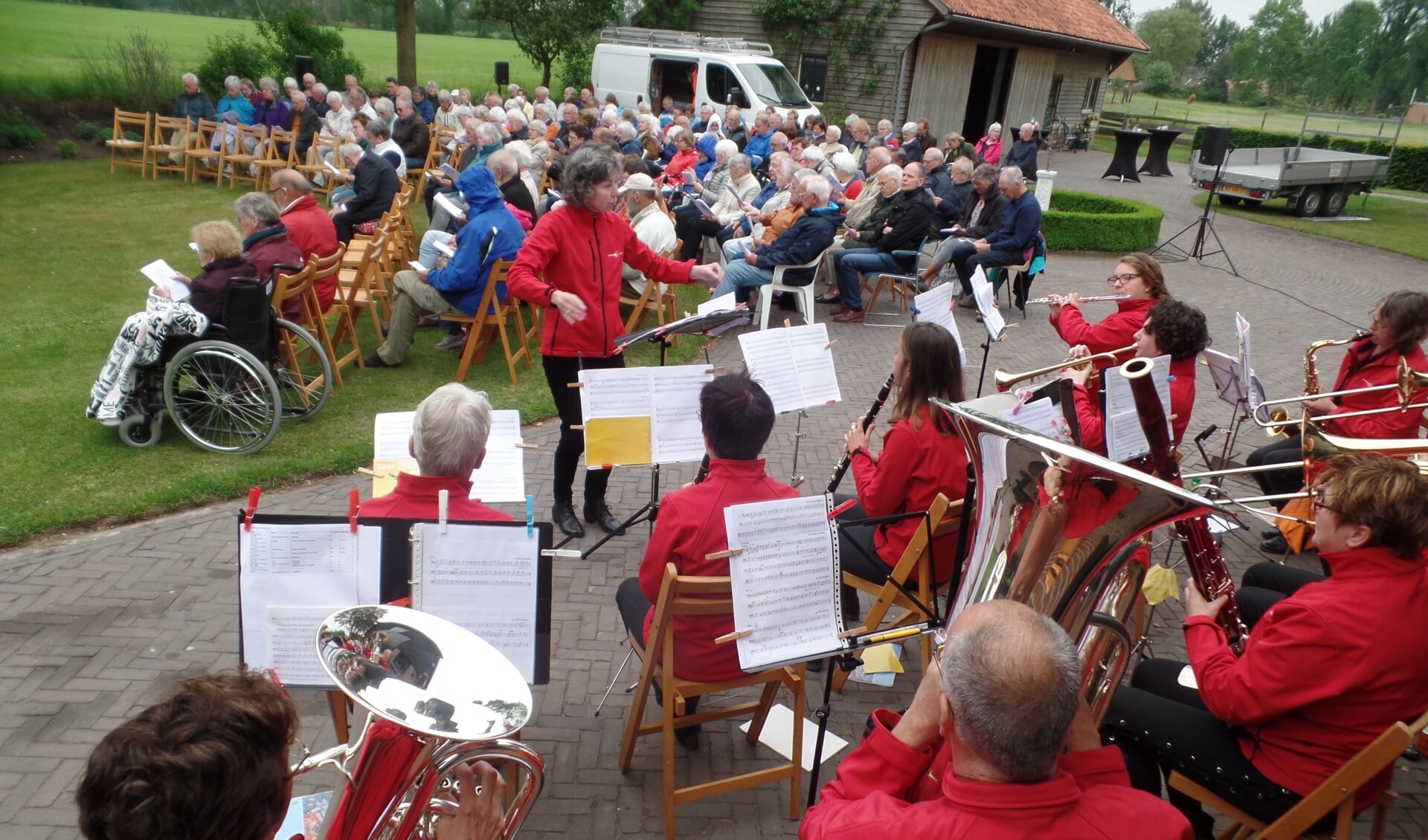 Christelijke Muziekvereniging Crescendo uit Hengelo (G)verleende medewerking aan de openluchtdienst. .Foto: Jan Hendriksen
