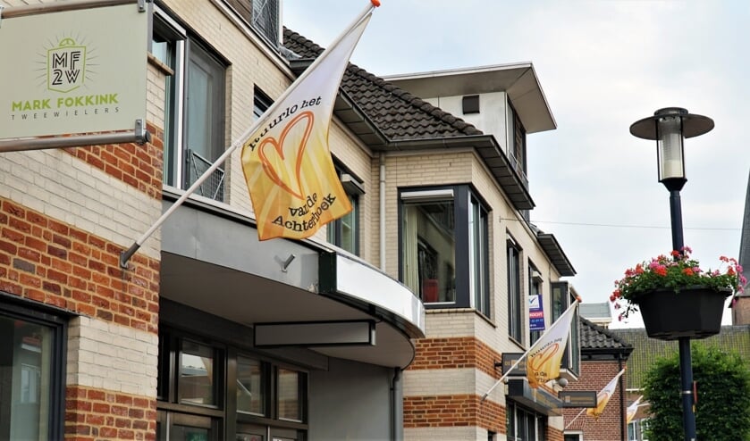 De slogan 'Ruurlo, het hart van de Achterhoek' is terug te vinden op de nieuwe vlaggen. Foto: PR.
