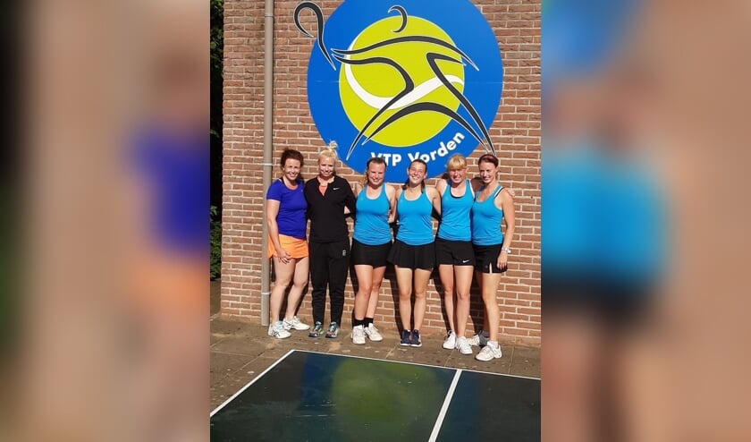 V.l.n.r.: Nadia Elsman, Martine Dijkman, Anneleen Dijkman, Eline Serbee, Amber Maalderink en Lisette Dijkman. Op de foto ontbreken: Veerle van de Kamp en Kim van Esterik. Foto: PR