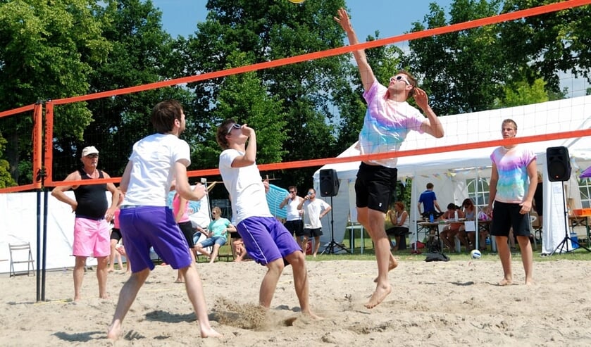 Ook beachvolleybal staat op het programma van de Zanddagen. Foto: PR