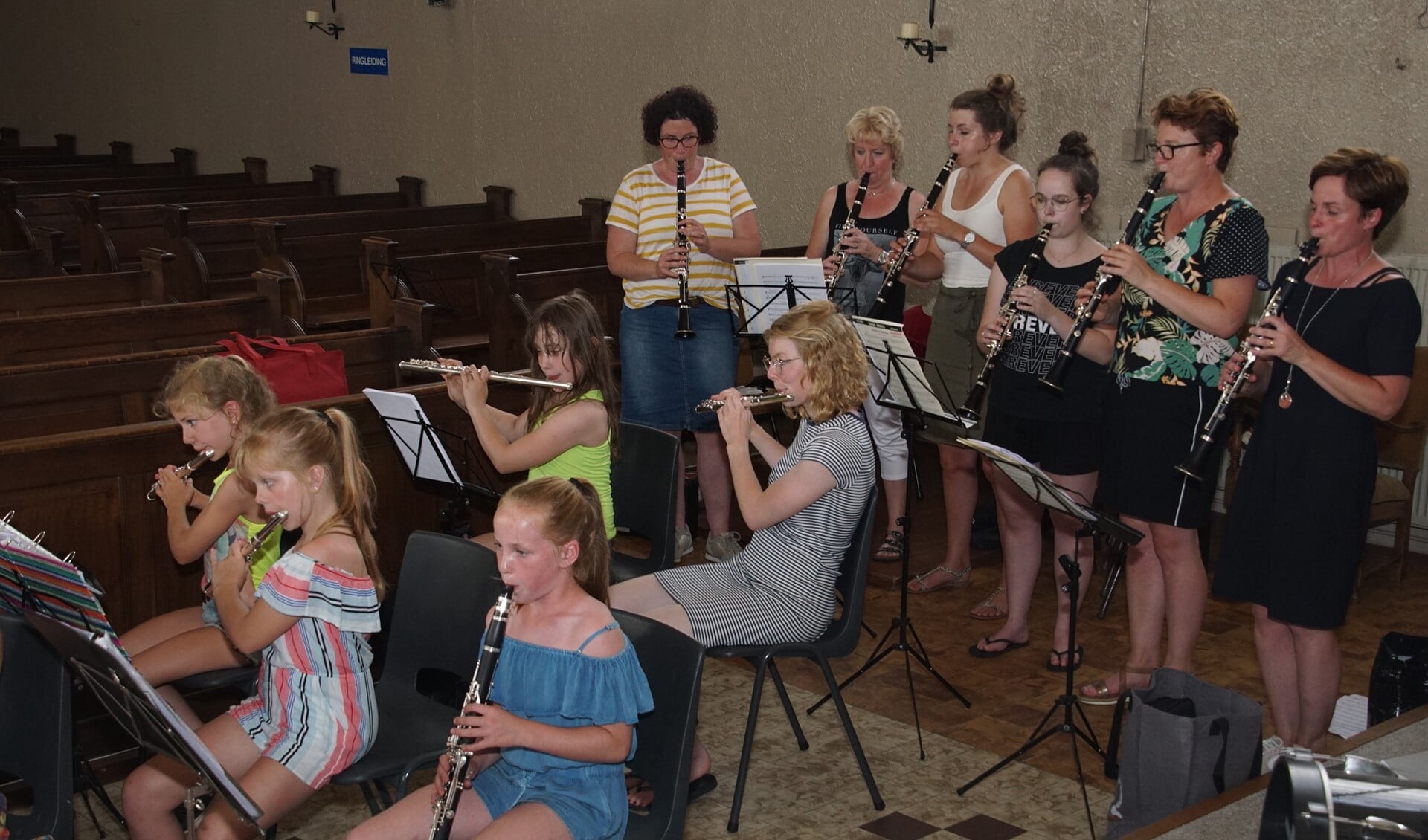 De jongste muzikanten van Sint Antonius pikken volgens de dirigent de ritmes gemakkelijk op. Foto: Frank Vinkenvleugel