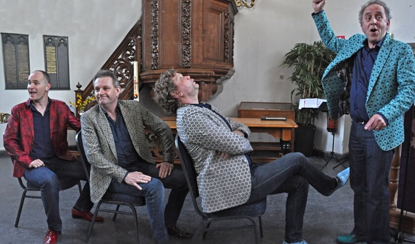 De vier zangers van a cappellagroep VPS KeK, Martin Schoenmaker, Gerrit Hiddink, Mark Vermeeren en Joep Hopstaken, vieren dit jaar het 10-jarig jubileum. Foto: PR