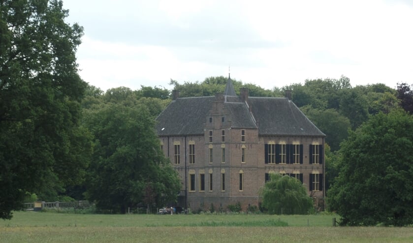 Vordenaar Arie Winkel heeft uit sympathie aangegeven de helft van de kosten voor de huur van de kasteelweide voor zijn rekening te nemen omdat hij van mening is dat het niet zo mag zijn dat evenementen als de Kastelenrit niet op de kasteelweide plaats kan vinden. Foto: Jan Hendriksen.