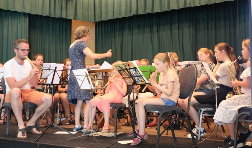 Tijdens de onlangs georganiseerde voorspeelmiddag speelden de blokfluitleerlingen mee met het leerlingenorkest. Foto: Crescendo/E. Jolink