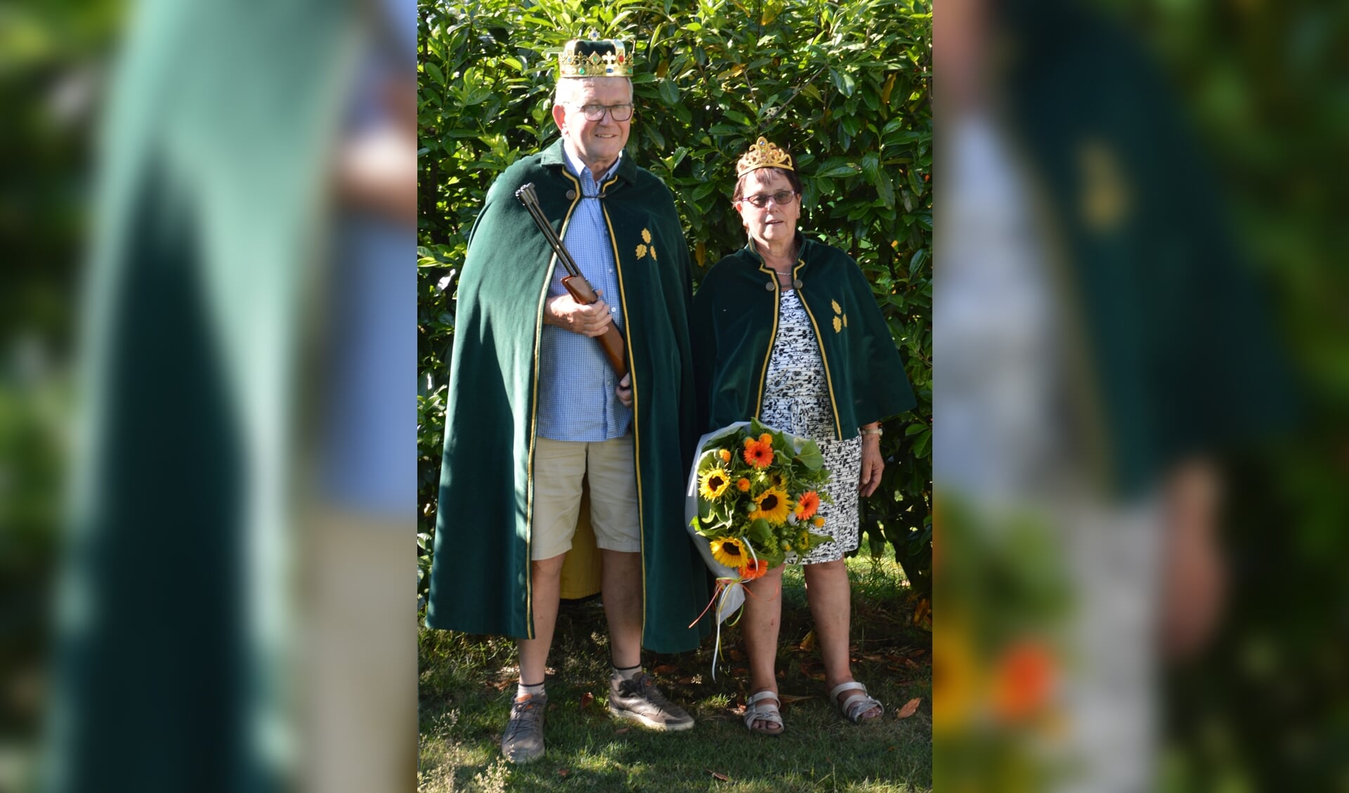 Schutterskoning Bertus Menkveld met zijn koningin Rikie. Foto: Rob Verkerke