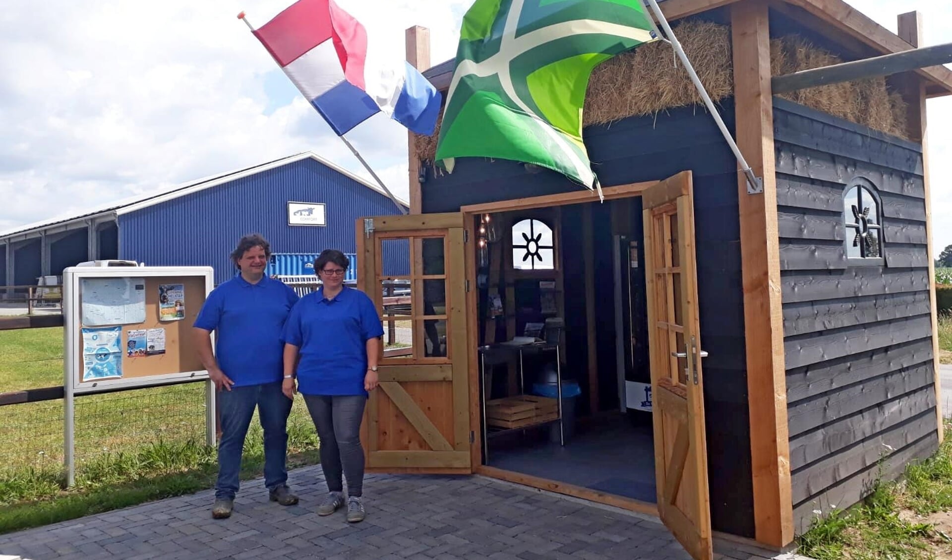 Harald Wiltink en Anke van Ampting openen De Melktap Toldijk. Foto. PR
