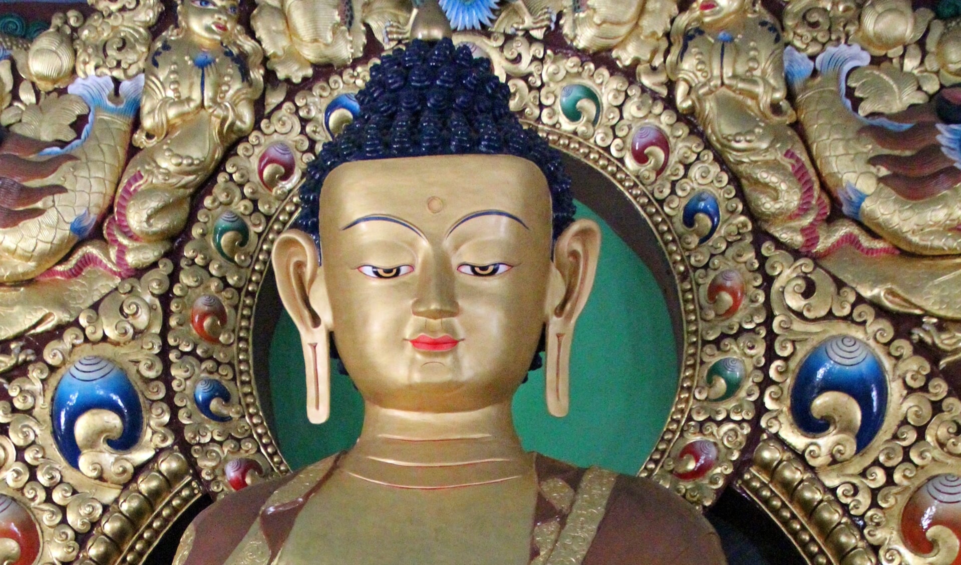 Beeld Boeddha Sakyamuni in Dzogchen tempel, Dhondenling, Zuid-India. Foto: PR
