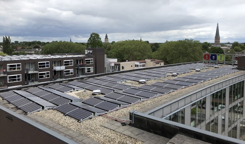Zonnepanelen op de daken van ouderenzorgorganisatie Sutfene. Foto: PR