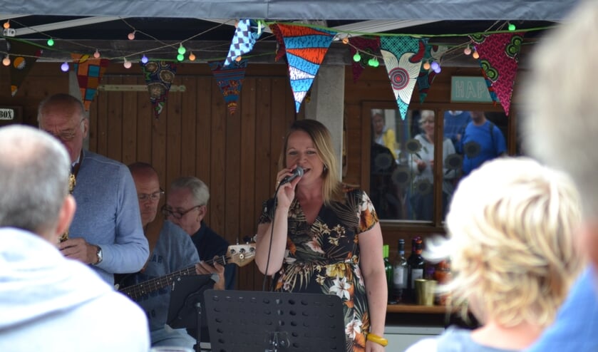 De JW Copple Club vulde de tuin aan de Kortestraat met jazz. Foto: Leander Grooten
